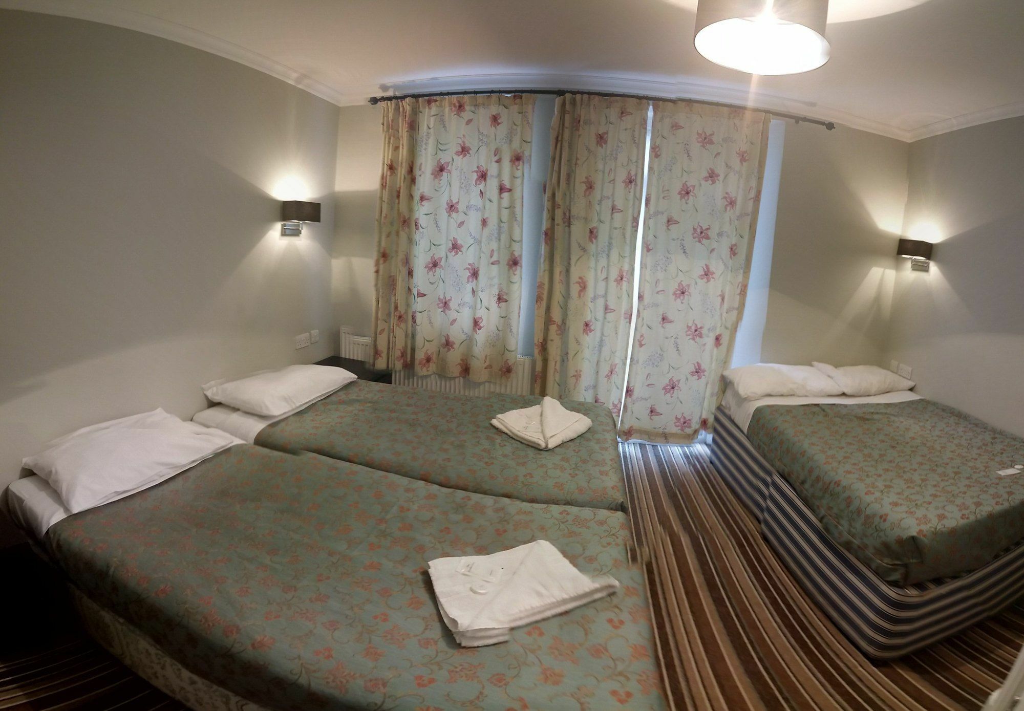 Plaza Hotel London Bagian luar foto